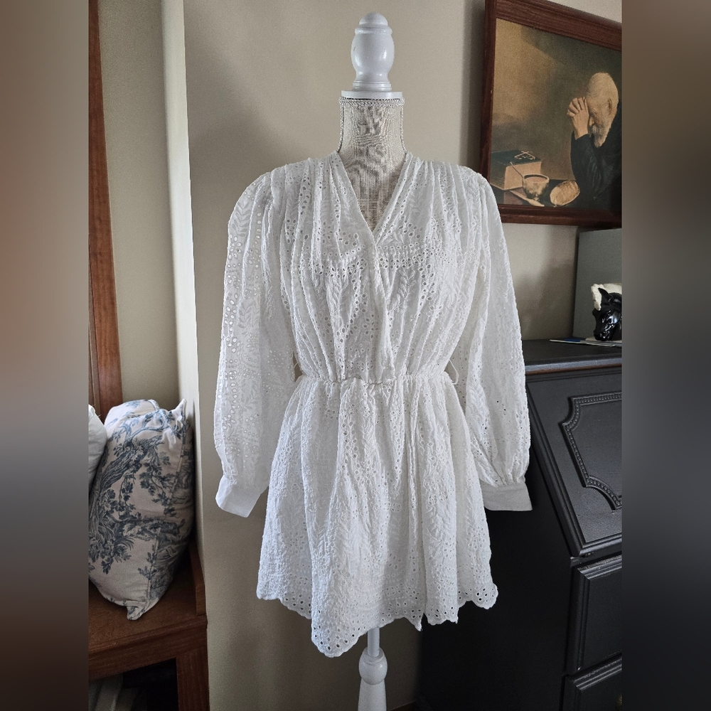 Peony womens white lace mini dress sz. SMALL long sleeves